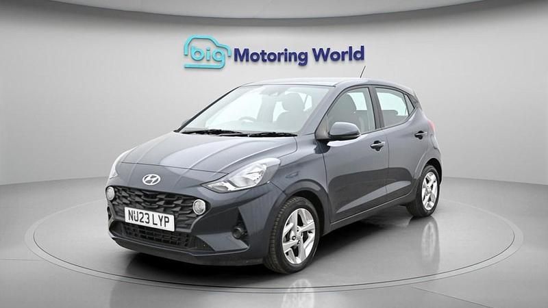 Used Hyundai i10 SE 67 HP (49 kW) 2023 Grey Hatchback