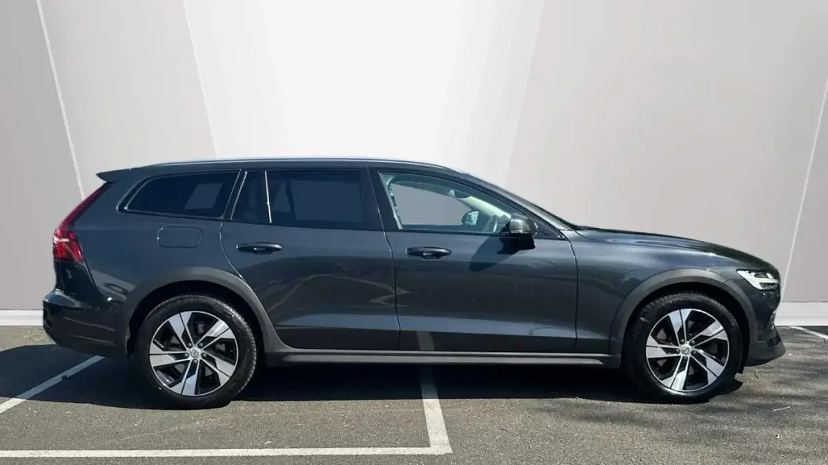 Used Volvo V60 CC Plus 247 HP (181 kW) 2020 Estate