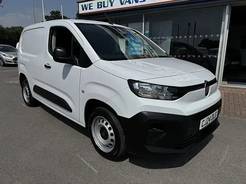 Used Citroën Berlingo 101 HP (74 kW) 2024 White MPV
