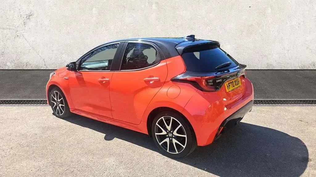 Second-hand Toyota Yaris Hybrid Edition 113 CP (83 kW) 2020 Portocaliu Hatchback