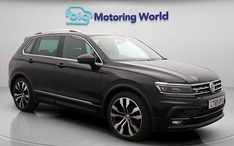 Black Used 2019 VW Tiguan R-line SUV | £17,300 (Good price) - Image 1/4