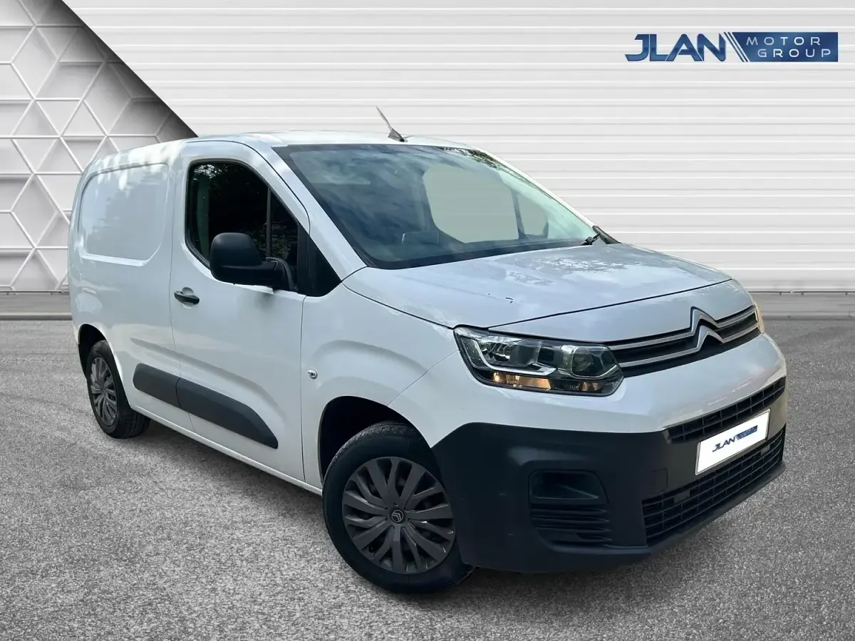 Used Citroën Berlingo 100 HP (73 kW) 2023 White MPV