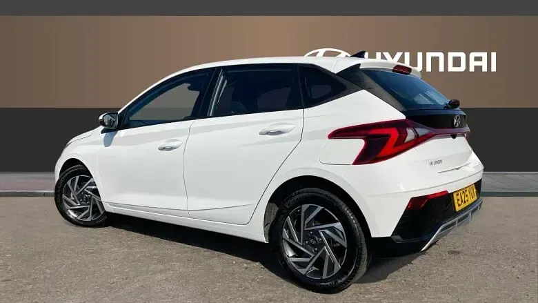 Begagnad Hyundai i20 Advanced 101 HK (74 kW) 2025 Vit Halvkombi
