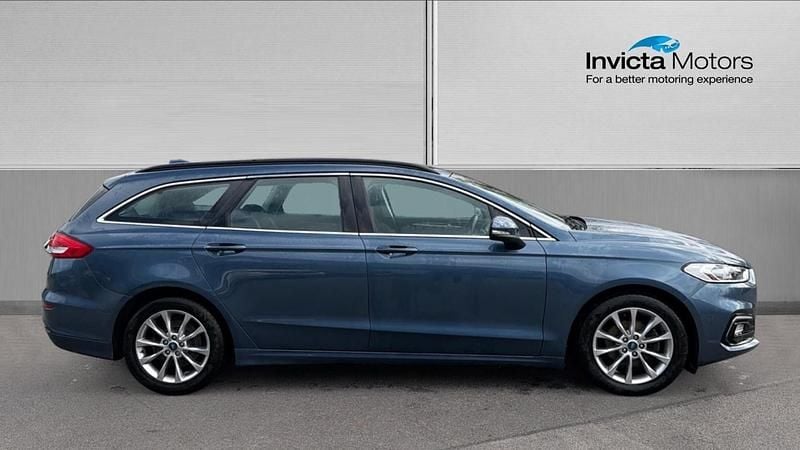 Used Ford Mondeo Zetec 187 HP (137 kW) 2022 Chrome blue metallic Estate