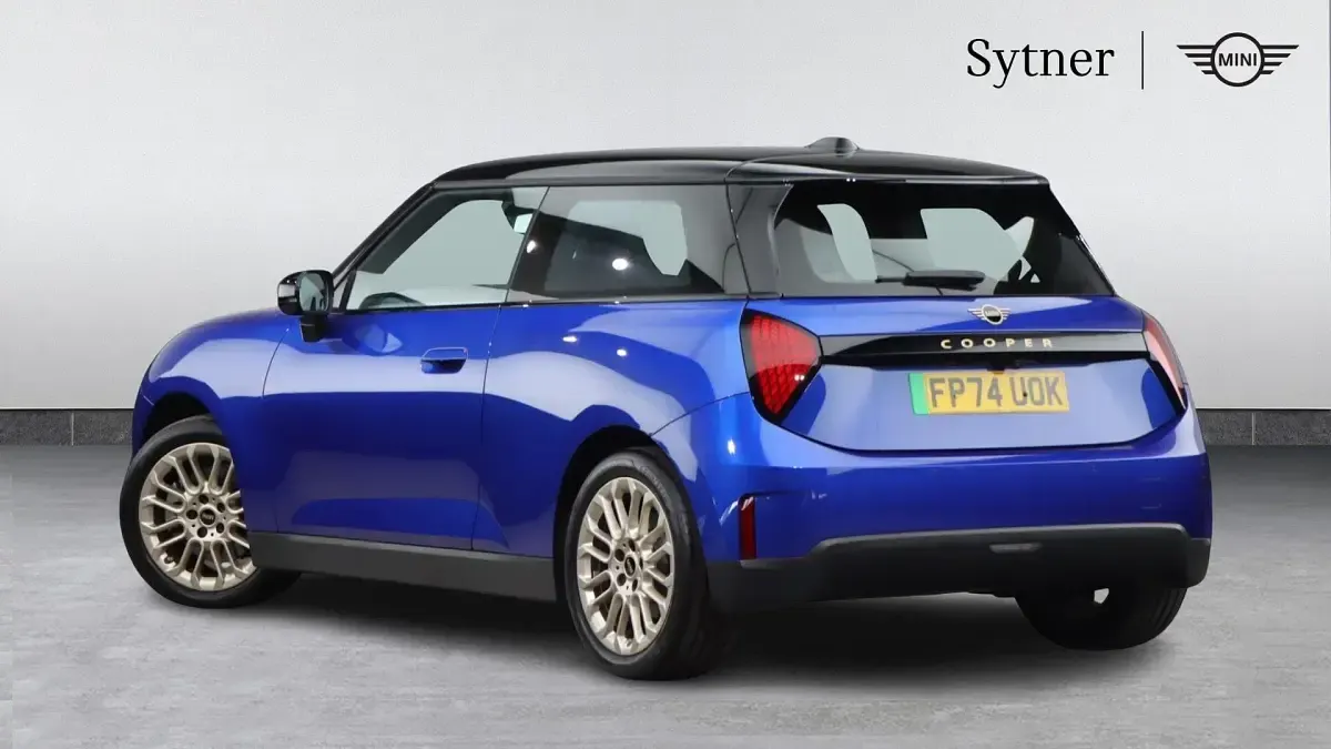 Used Mini Cooper Hatch 133 kW (181 HP) 2024 Blue Hatchback