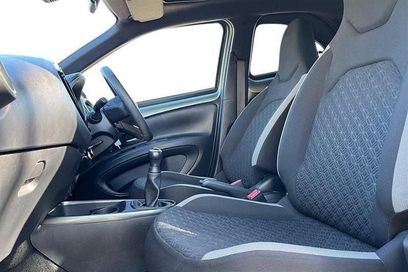 Used Toyota Aygo X Edition 72 HP (52 kW) 2023 Cardamom green with black SUV