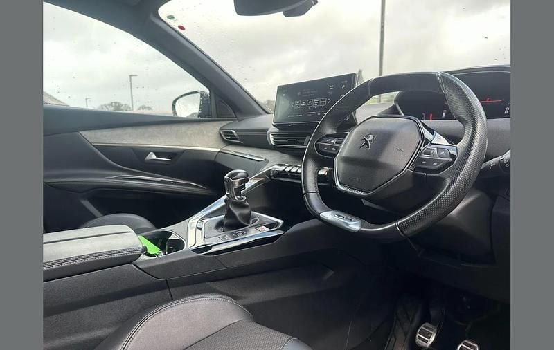 Used Peugeot 5008 GTi 130 HP (95 kW) 2022 Red SUV