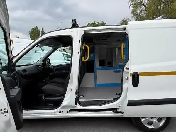 Used Fiat Doblò 90 HP (66 kW) 2015 White MPV