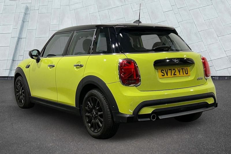 Used Mini Cooper Classic 134 HP (98 kW) 2022 Yellow Hatchback