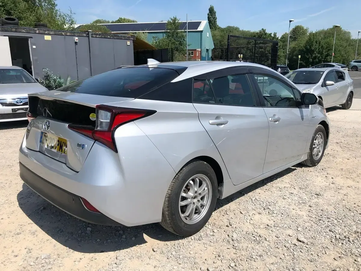 Used Toyota Prius 140 HP (102 kW) 2026 Silver Hatchback