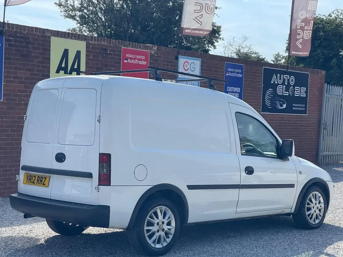 Used Vauxhall Combo 75 HP (55 kW) 2012 White MPV