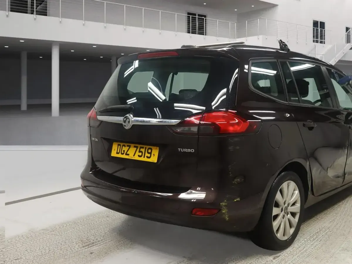Used Vauxhall Zafira Tourer Design Edition 140 HP (102 kW) 2016 Brown MPV