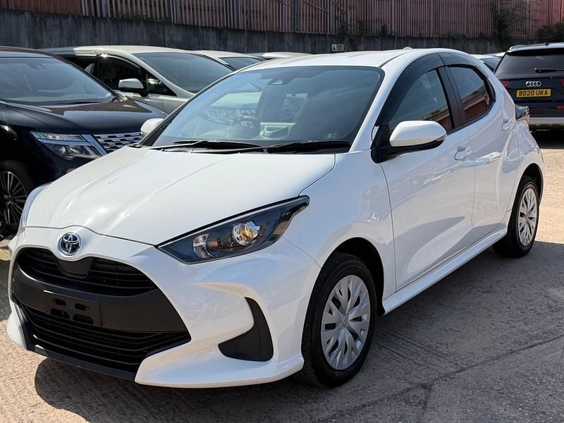 Used Toyota Yaris 107 HP (78 kW) 2020 White Hatchback