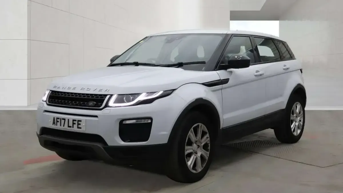 Used Land Rover Range Rover evoque SE 2017 White Estate