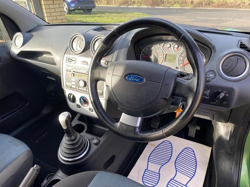 Used Ford Fiesta Zetec 67 HP (49 kW) 2007 Green Hatchback