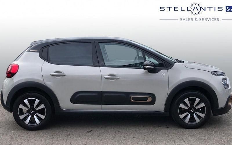 Used Citroën C3 PureTech 83 HP (61 kW) 2022 Red Hatchback