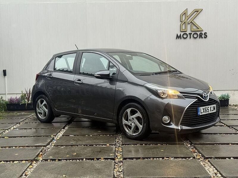 Grey Used 2015 Toyota Yaris Hybrid Hatchback | £9,000 (Fair price) - Image 1/4
