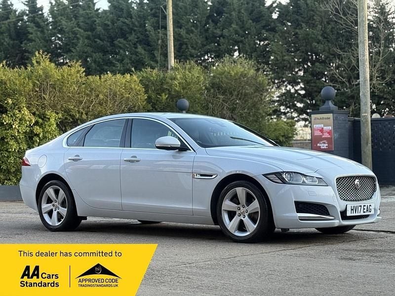 Used Jaguar XF Portfolio 180 HP (132 kW) 2017 White Sedan