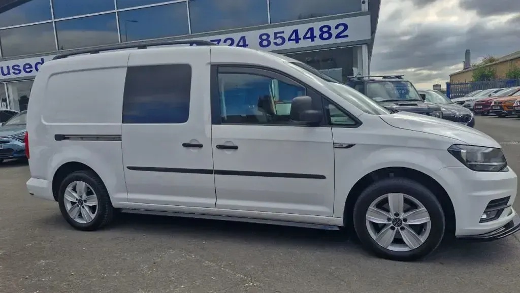 Used VW Caddy Maxi 102 HP (75 kW) 2019 White MPV