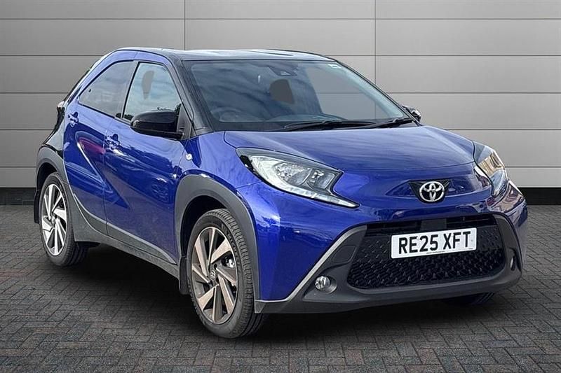 Juniper blue with black New 2025 Toyota Aygo X SUV | £14,901 - Image 1/4