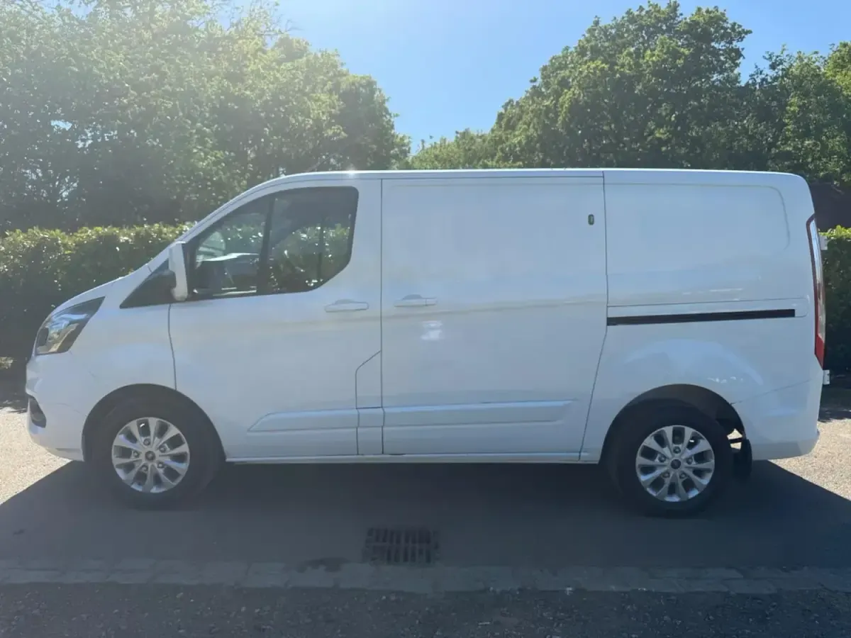 Usado Ford Transit Custom Limited 130 CV (95 kW) 2021 Blanco Van