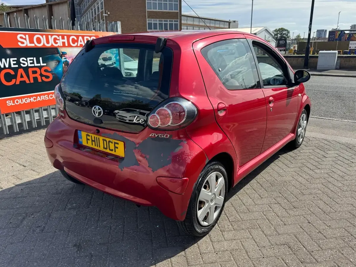 Used Toyota Aygo 68 HP (50 kW) 2011 Red Hatchback
