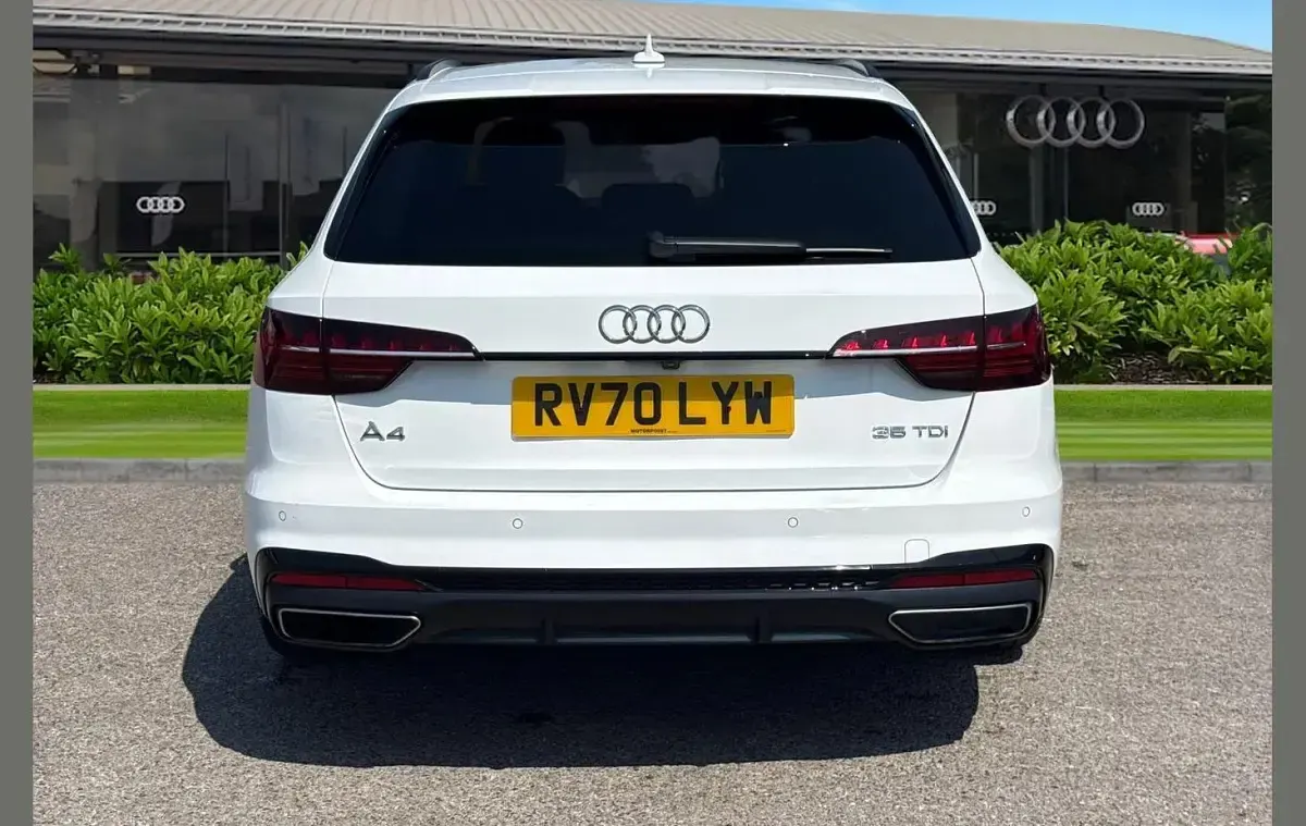 Used Audi A4 Black Edition 163 HP (119 kW) 2020 White Estate