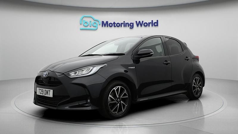 Used Toyota Yaris Hybrid Design 114 HP (83 kW) 2021