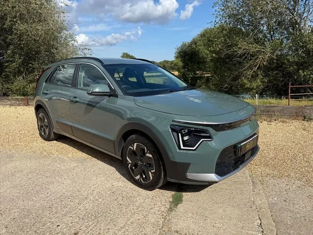 Used Kia Niro 147 kW (201 HP) 2023 Green SUV