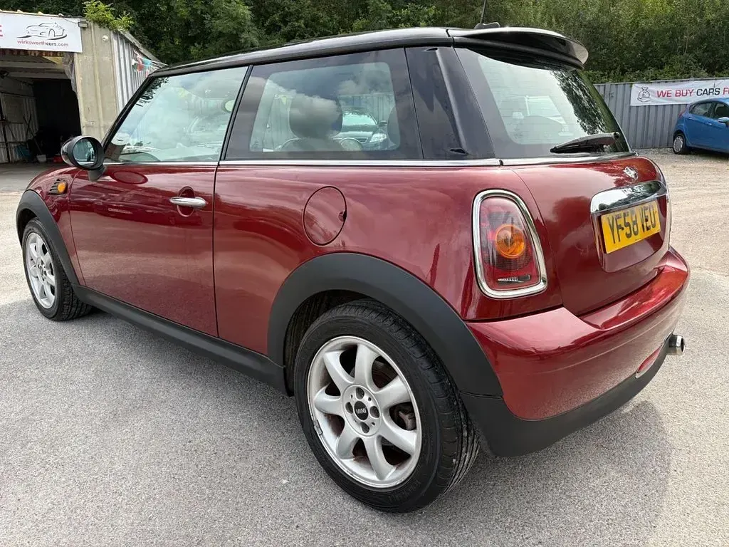 Used Mini Cooper Hatch 120 HP (88 kW) 2009 Red Hatchback
