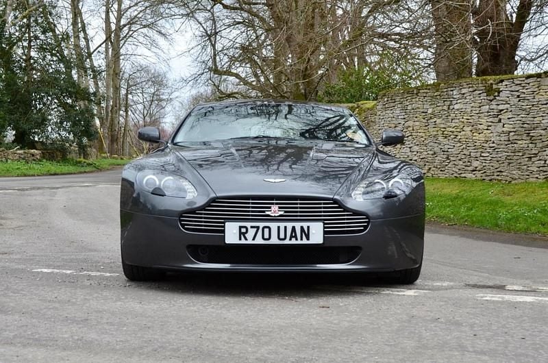 Used Aston Martin Vantage 420 HP (308 kW) 2009 Silver Coupe