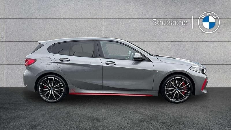 Begagnad BMW 128 Shadowline 265 HK (194 kW) 2023 Grå Halvkombi