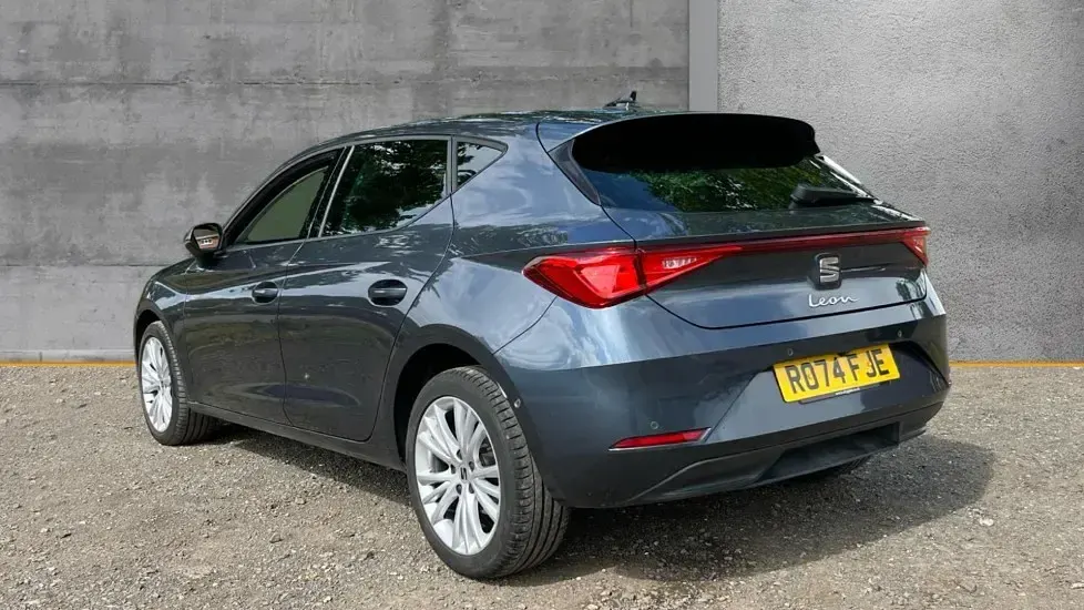 Used Seat Leon SE Dynamic 115 HP (84 kW) 2024 Magnetic tech grey