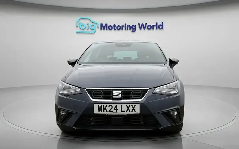 Usado Seat Ibiza FR 116 CV (85 kW) 2024 Gris Utilitario