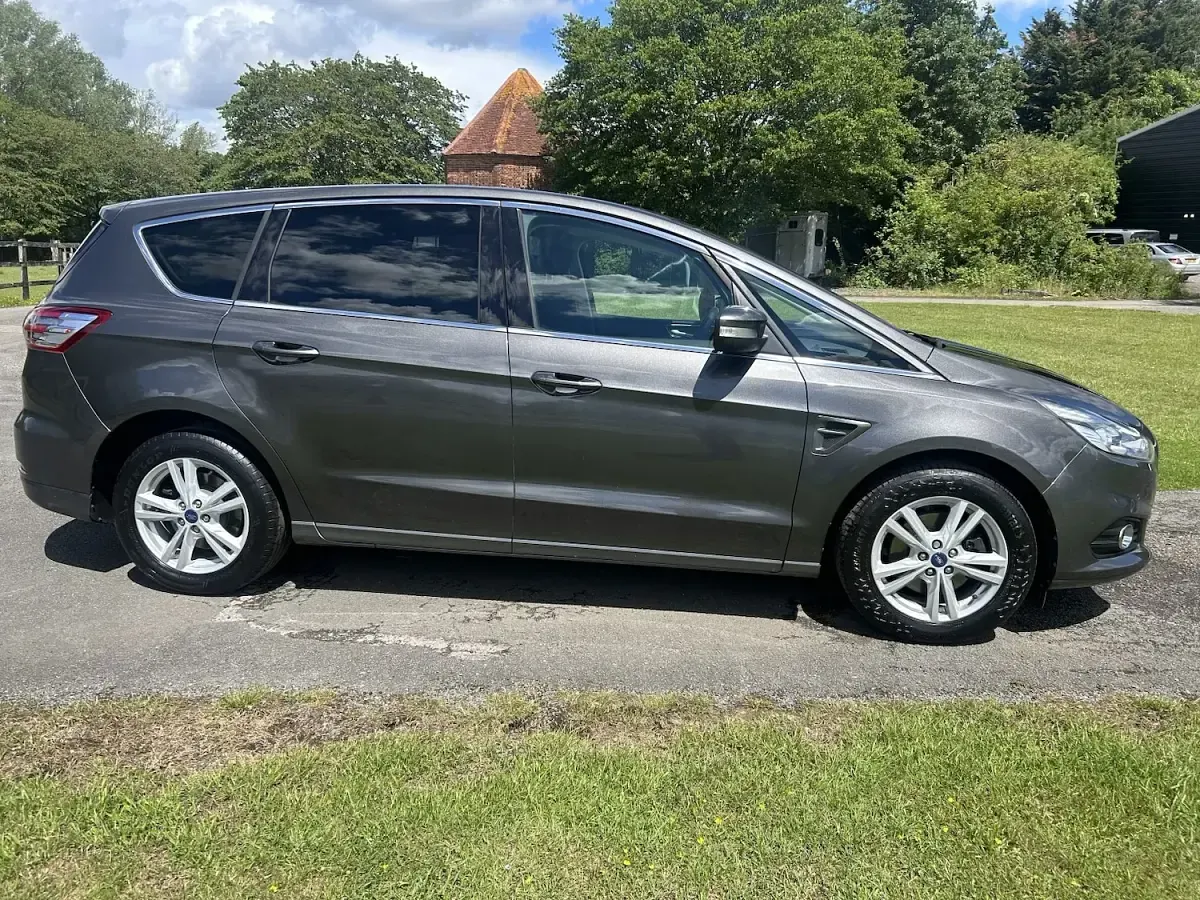 Used Ford S-MAX Titanium 150 HP (110 kW) 2018 Grey MPV