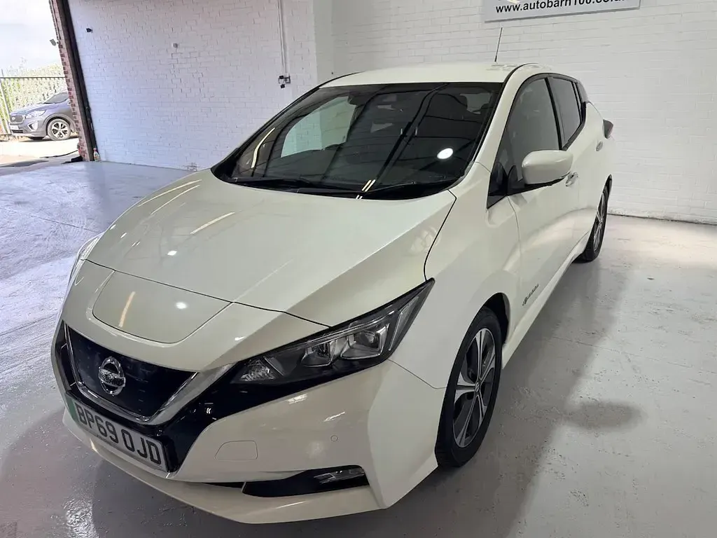 Gebraucht Nissan Leaf Tekna 110 kW (150 PS) 2019 Weiß Kleinwagen