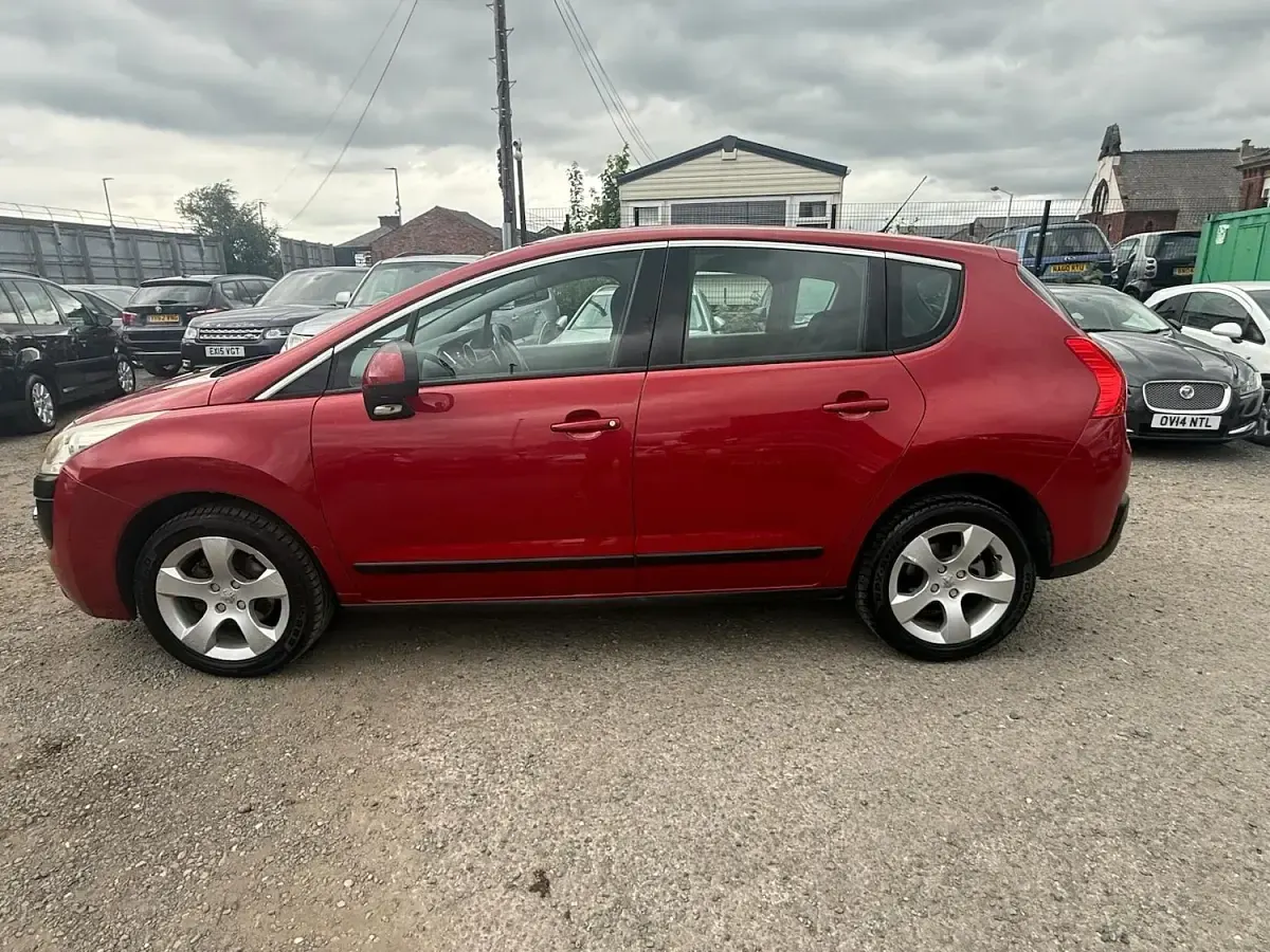 Used Peugeot 3008 Active 112 HP (82 kW) 2012 Red Estate