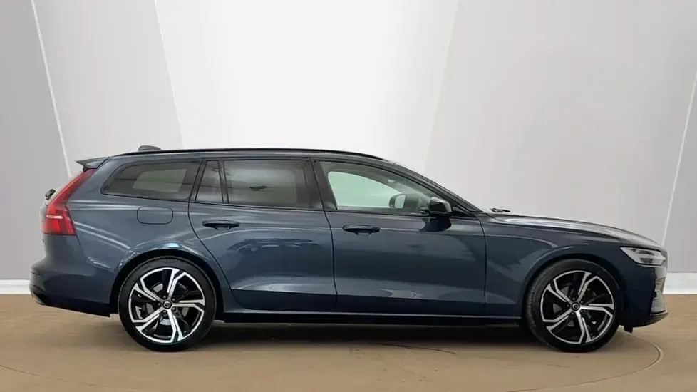 Used Volvo V60 Plus 197 HP (144 kW) 2025 Metallic  denim blue Estate