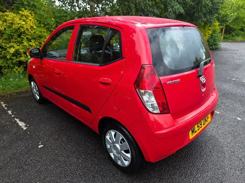 Used Hyundai i10 77 HP (56 kW) 2009 Red Hatchback