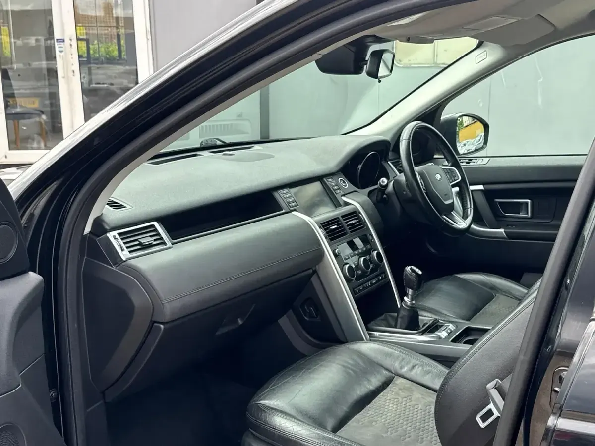 Used Land Rover Discovery Sport SE 180 HP (132 kW) 2018 Black SUV