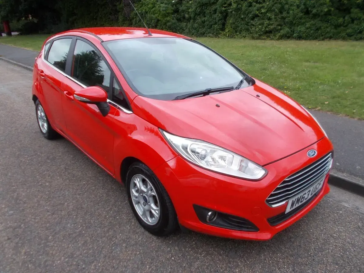 Used Ford Fiesta Zetec 95 HP (69 kW) 2014 Red Hatchback