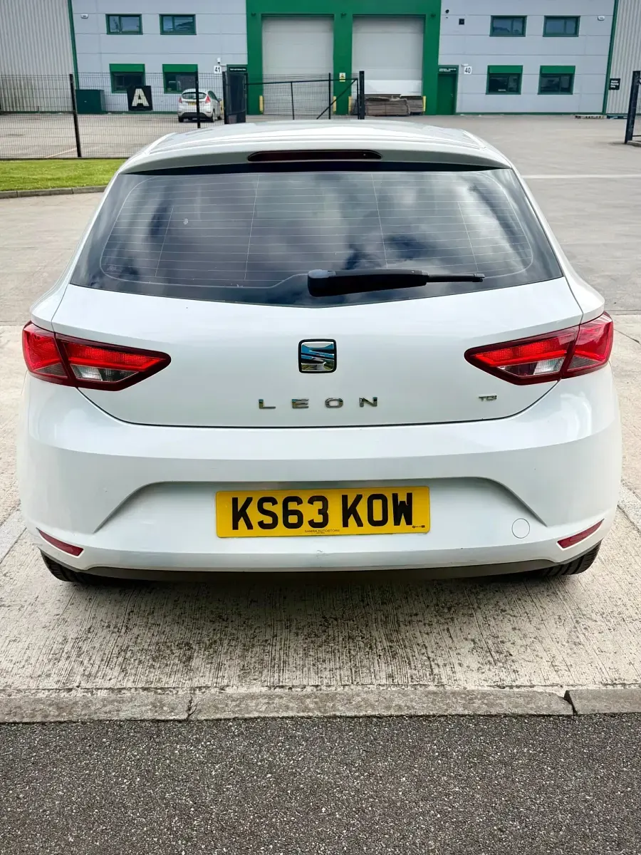 Used Seat Leon SE 105 HP (77 kW) 2013 White Hatchback