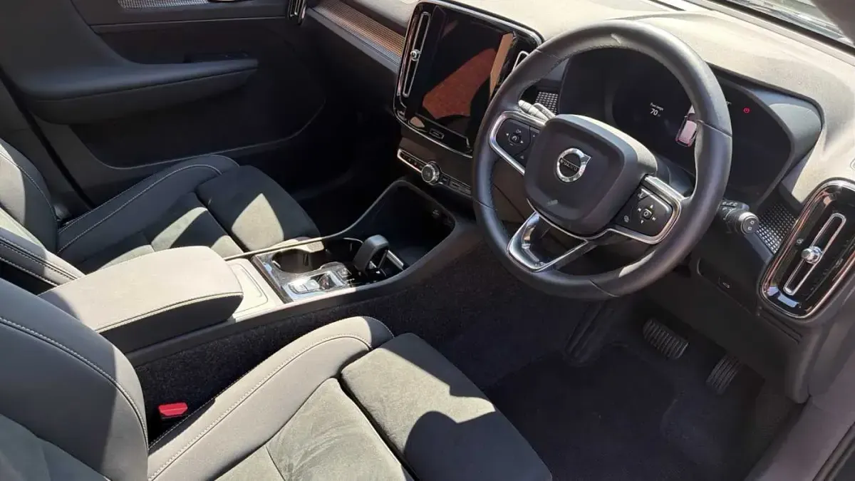 Used Volvo XC40 Plus 197 HP (144 kW) 2024 Black SUV