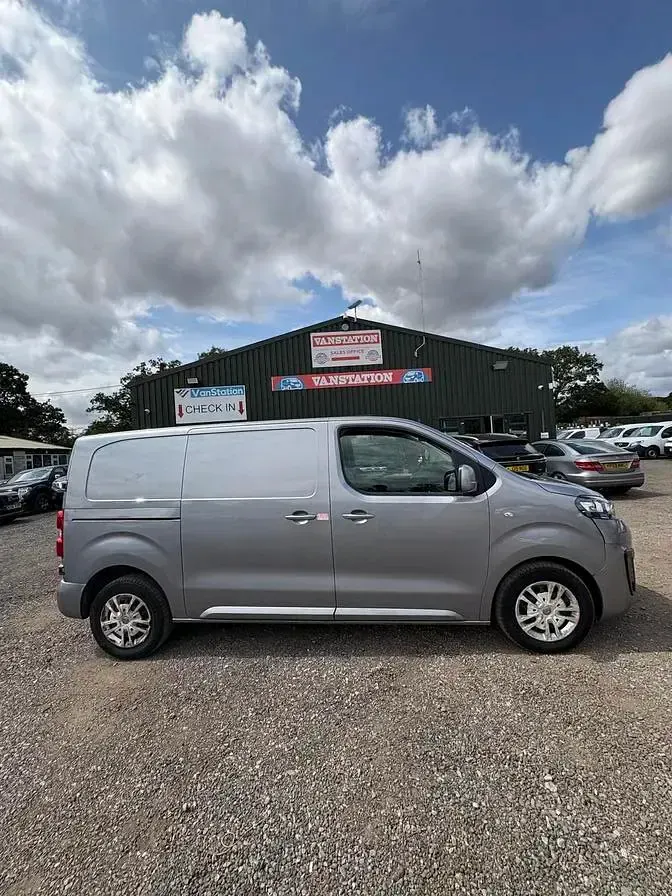 Used Vauxhall Vivaro Sportive 120 HP (88 kW) 2020 Grey MPV