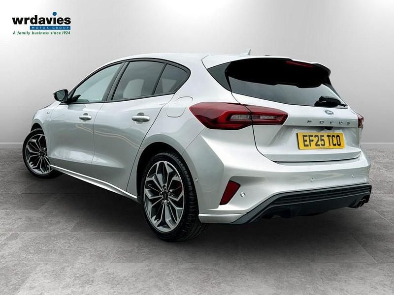 Begagnad Ford Focus ST-Line X 2025 Silver Halvkombi