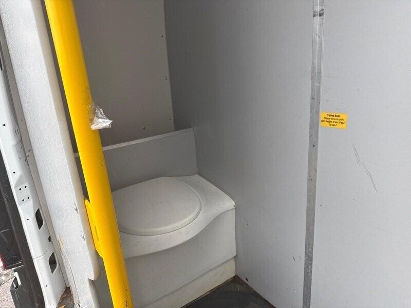 Image 3/4