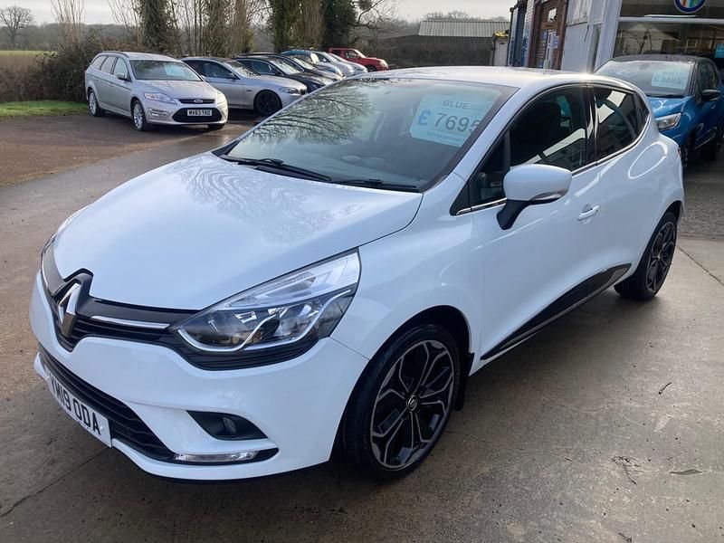 Used Renault Clio IV Iconic 90 HP (66 kW) 2019 White Hatchback