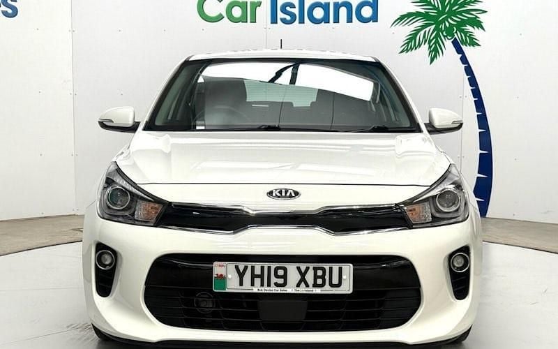 Used Kia Rio 99 HP (72 kW) 2019 White Hatchback