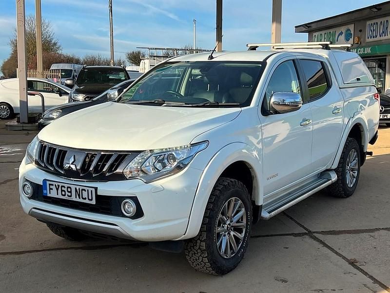 White Used 2019 Mitsubishi L200 Warrior Pickup | £10,750 (Good price) - Image 1/4