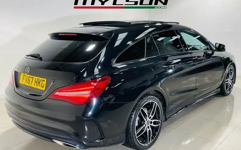 Usado Mercedes CLA220 Shooting Brake AMG line 177 CV (130 kW) 2017 Familiar